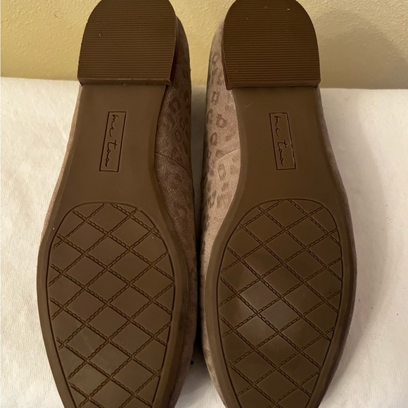 Me Too Skylar Suede Ballet Beige Flats, Size 10, Very Good Condition - Picture 7 of 9